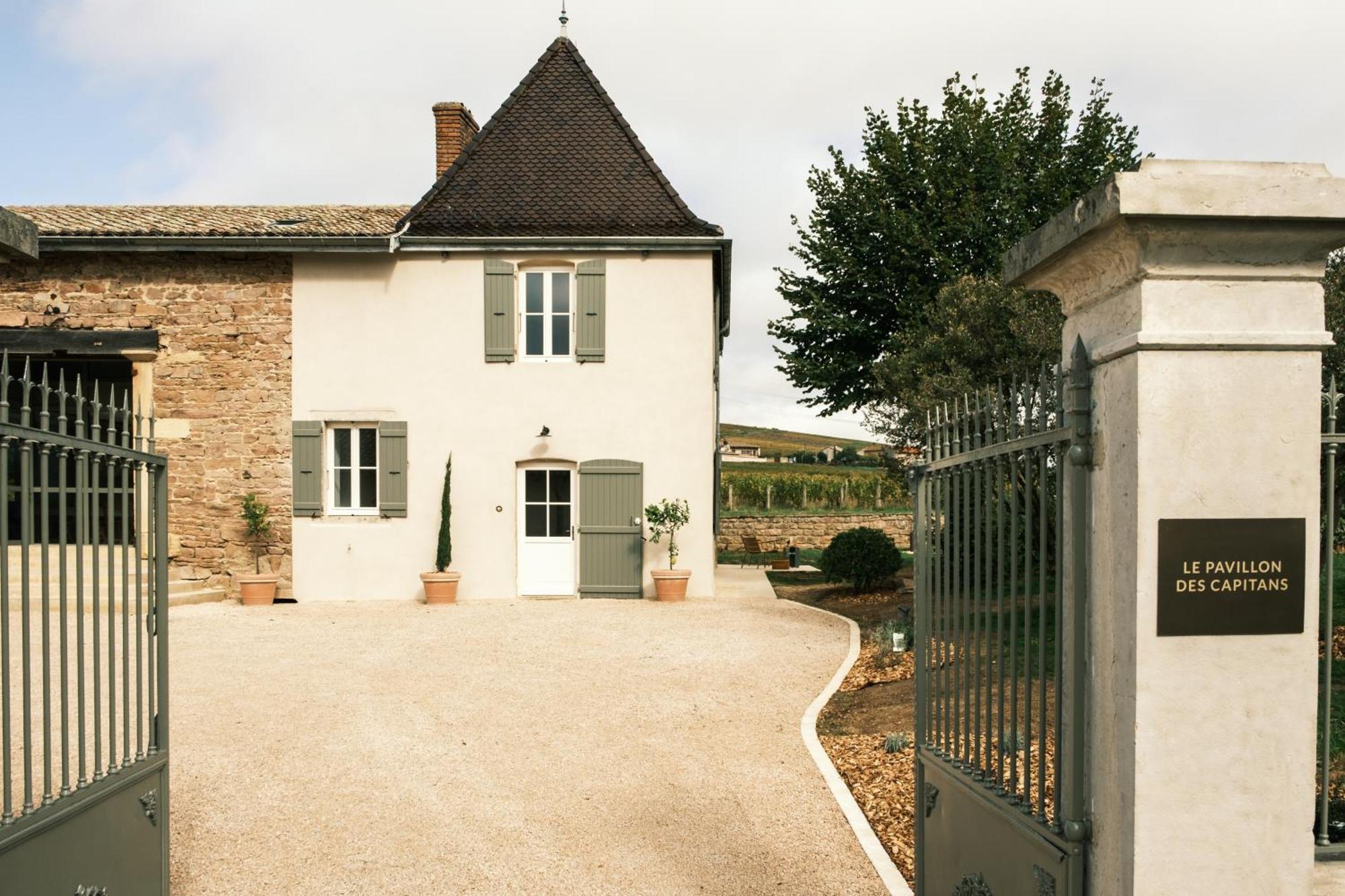 Le Pavillon Des Capitans Hotel Julienas Exterior photo